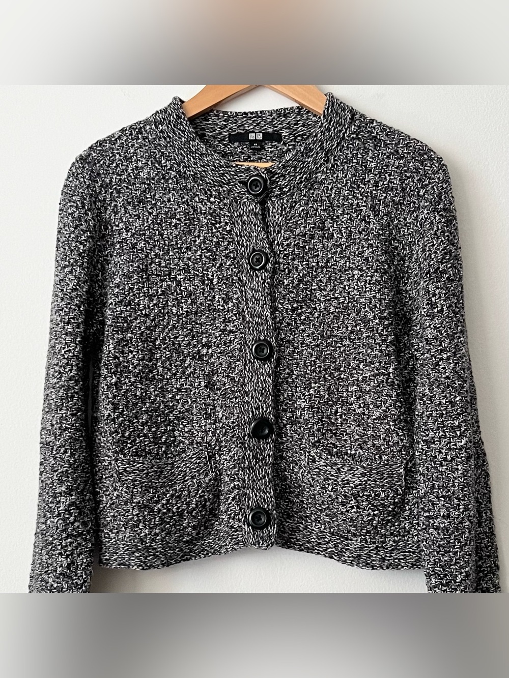 Uniqlo Women's Chunky Knit Cardigan Sweater Cropped Boxy XS Black White Marled - Picture 3 of 8